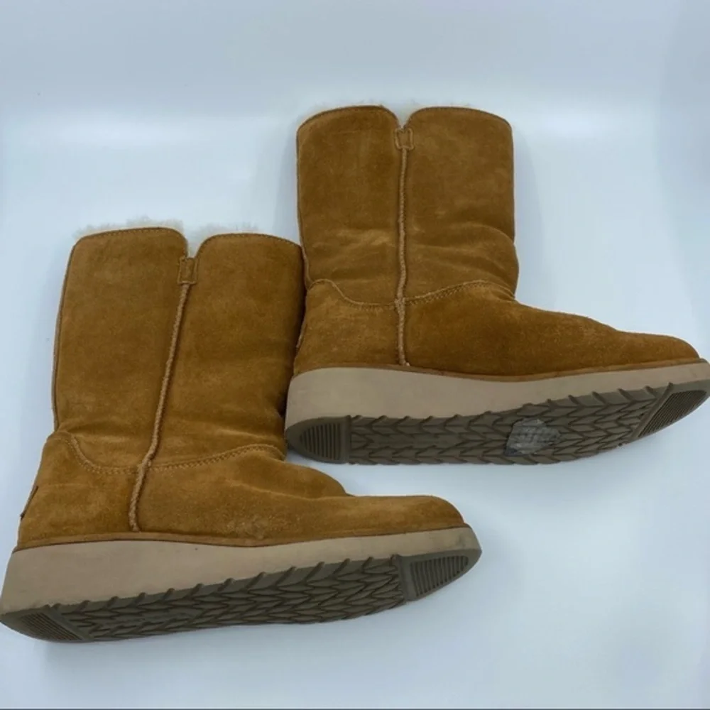 UGG 10” height
